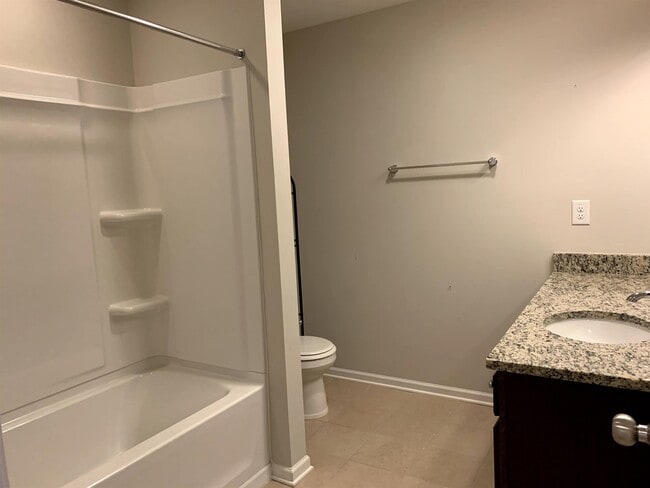 Building Photo - 204 Princess Pl