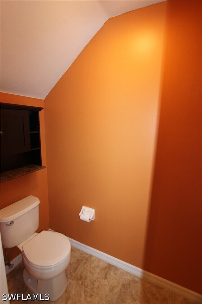 Building Photo - 1056 Hampton Cir