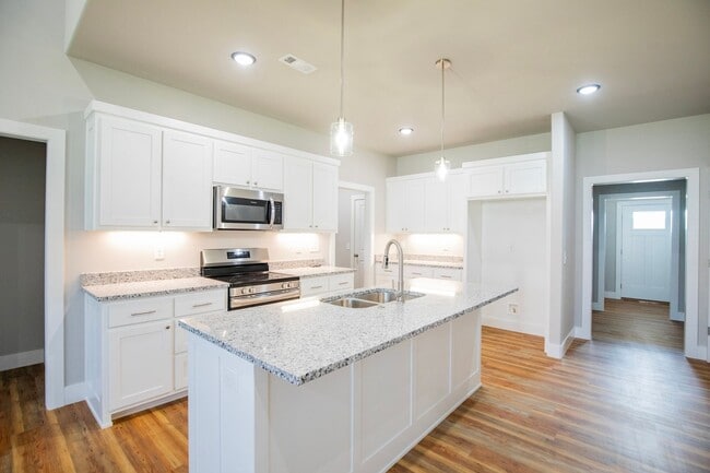 Building Photo - ***903 Seaborn Way***