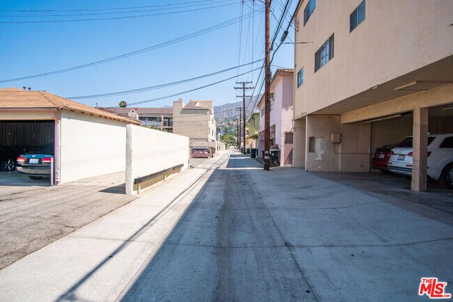 Building Photo - 1124 San Rafael Ave