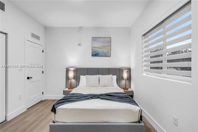 Building Photo - 3728 NW 19th Ave