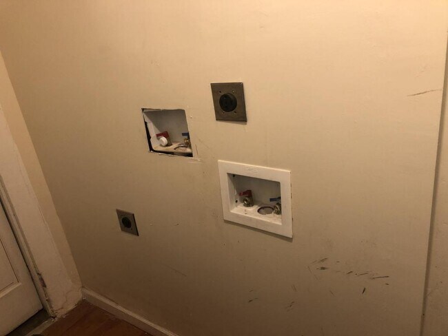 Building Photo - 1109-B Alma St