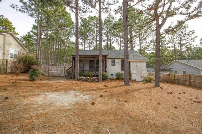 Building Photo - Charming 3 Bedroom Home in Pinehurst with ...