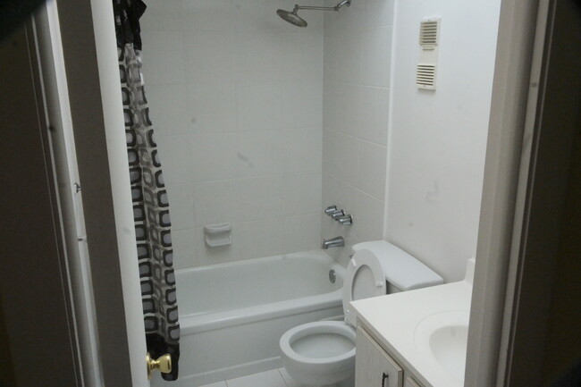 Bathroom 2 - 1830 N Lauderdale Ave