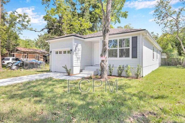 Building Photo - 5460 Amazon Ave
