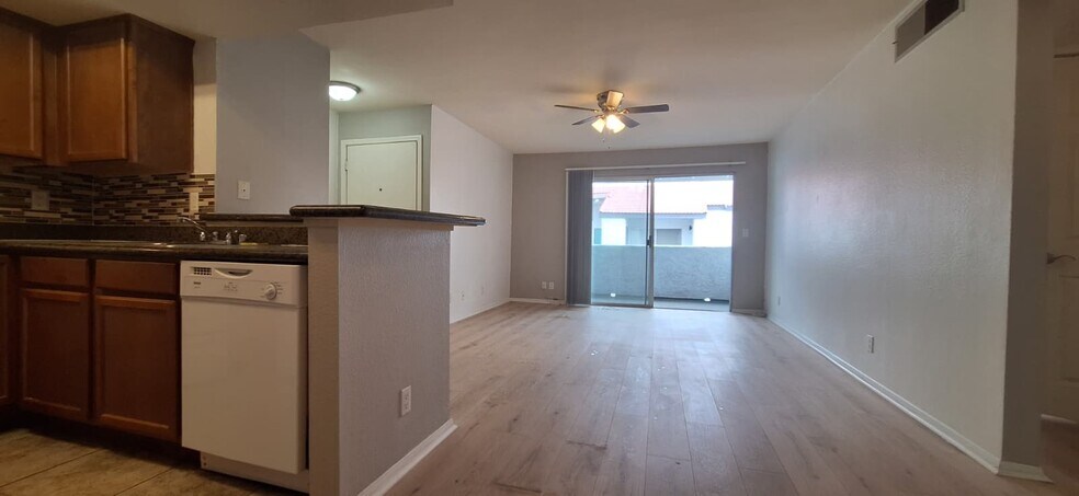 Building Photo - 1455 E Katie Ave