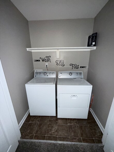 Building Photo - 650 Ganyard Farm Way