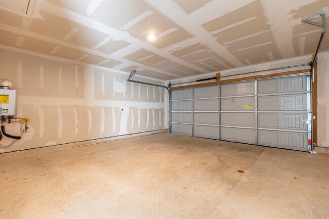 Building Photo - 9143 Coronal Rings