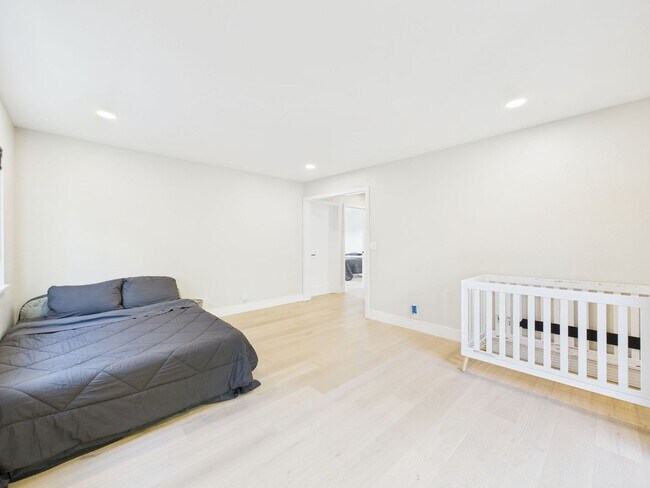 Building Photo - 3325 Brunell Dr