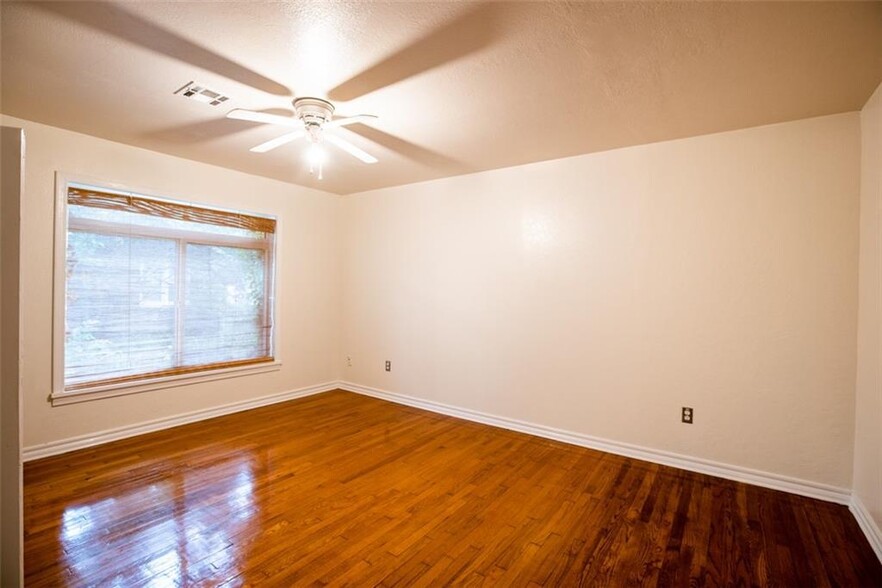 Building Photo - 1400 Huntington Way