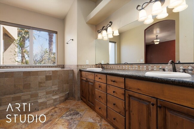 Building Photo - Beautiful 4 Bedroom, 3.5 Bath Home in Scenic