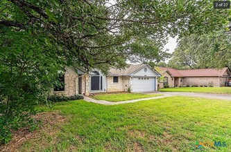 Building Photo - 1701 Century Oaks Dr