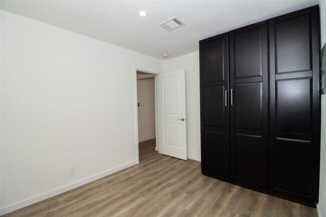 Building Photo - 7 Woody Creek Dr