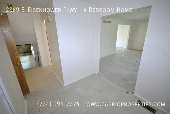 Building Photo - 2869 E Eisenhower Pkwy