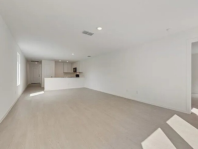 Building Photo - 900 Calley Pear Trl