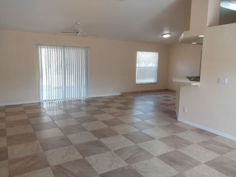 Building Photo - 6886 Babbit Ave