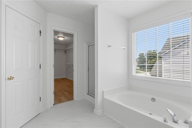 Building Photo - 2123 Beacon Crest Dr