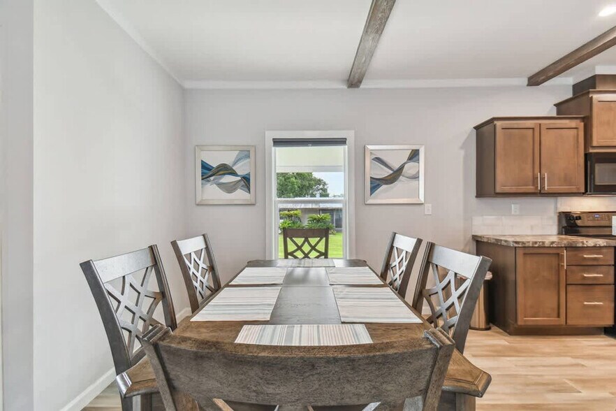 Building Photo - 10030 Sterling Ave