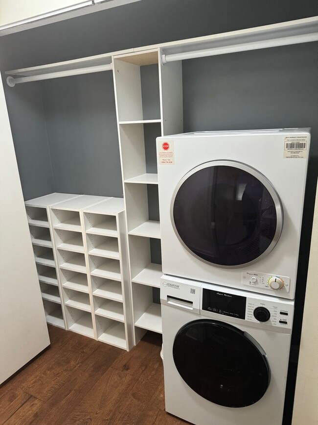 Building Photo - Gorgeous Modern Condo with Private Patio, ...