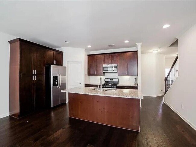 Building Photo - 5570 Lightheart Ct