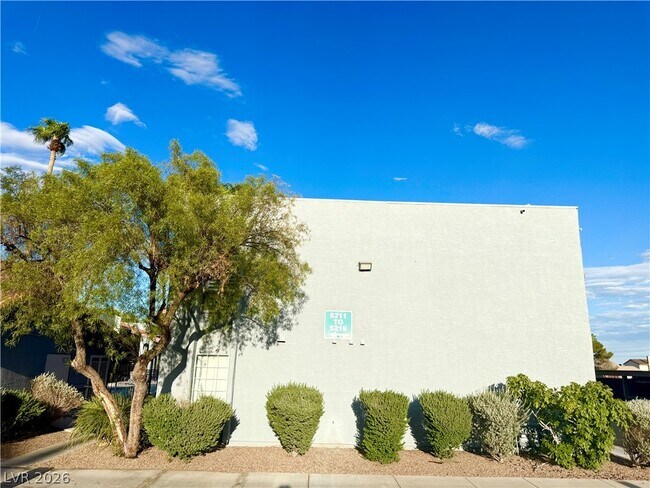 Building Photo - 5219 Caliente St