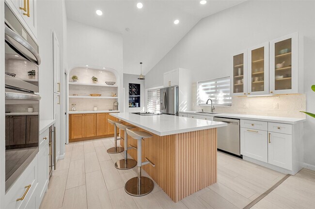 Building Photo - 1611 NW 101st Way