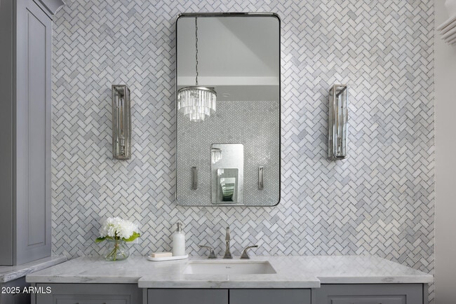 Building Photo - 7730 N Mockingbird Ln