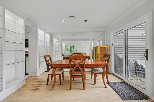 Building Photo - 811 Eagle Bay Dr