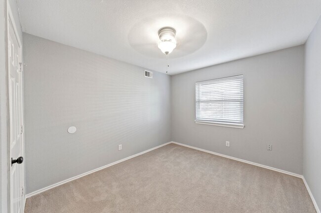 Building Photo - 128 Overbrook Dr