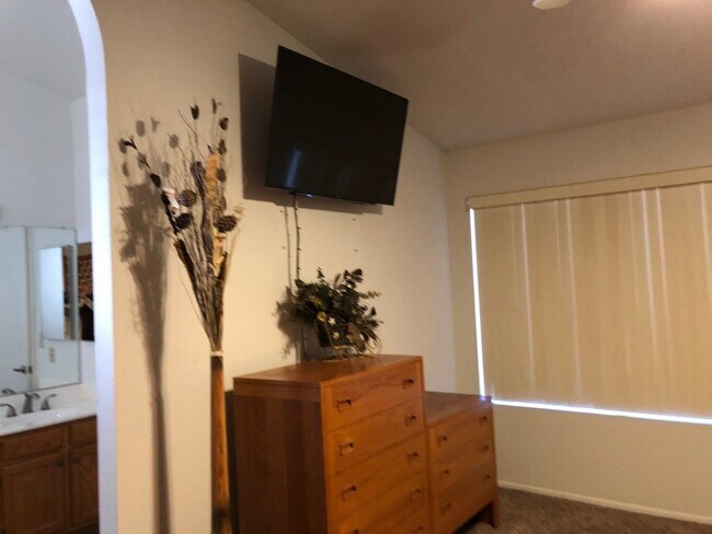 Building Photo - Lovely Home in 45+ Active Adult Community of Leisure World.  Available April through October 2026!