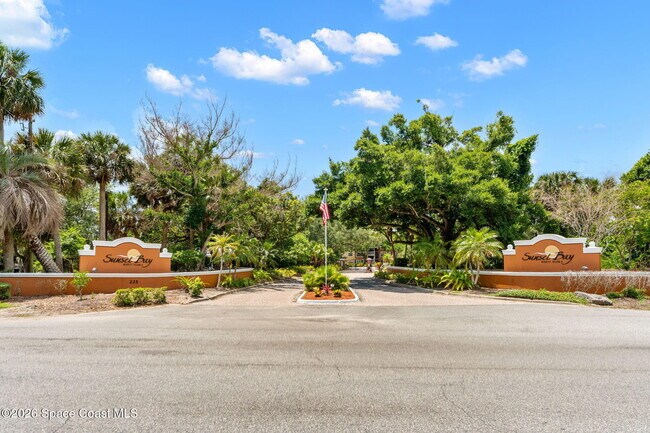 Building Photo - 225 S Tropical Trail