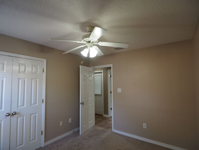 Building Photo - Gulf Shores Cottage close to park and schools!