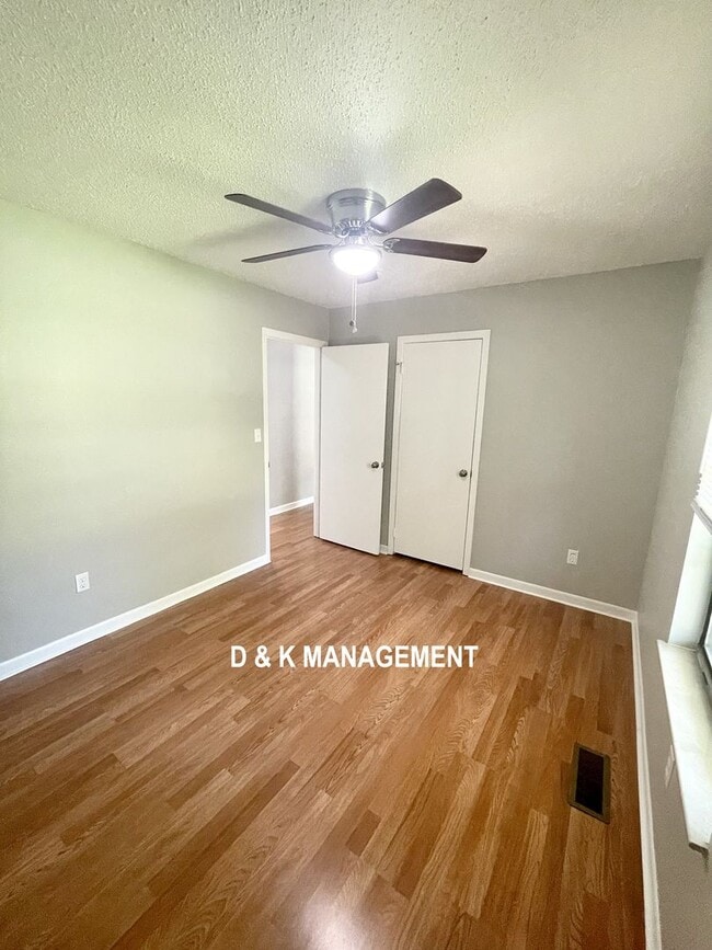 Building Photo - 3 Bedroom 2 Bath in Lenoir City