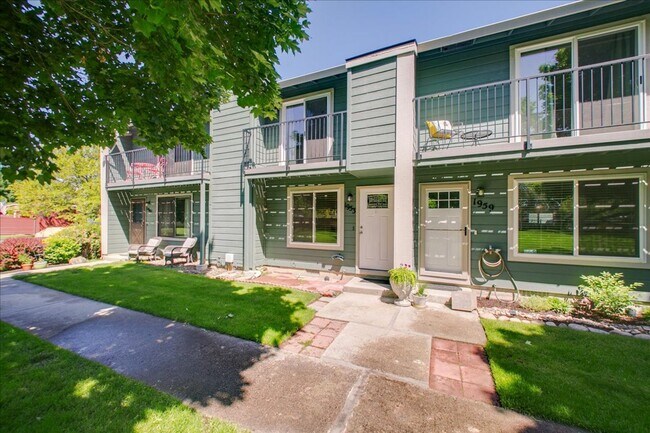 Primary Photo - Bright & Stylish Townhome in the Heart of ...