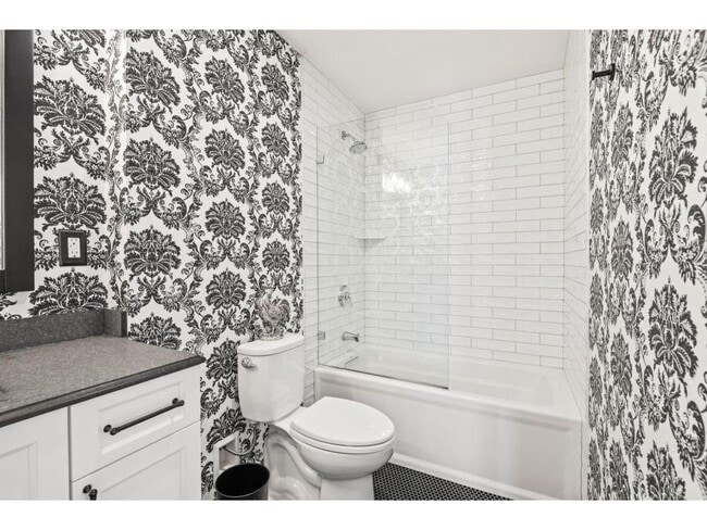 Building Photo - 740 Portland Ave