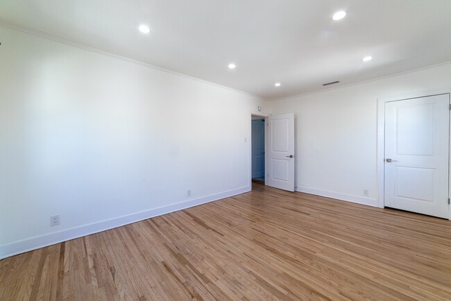 Building Photo - 5065 Edgewood Pl