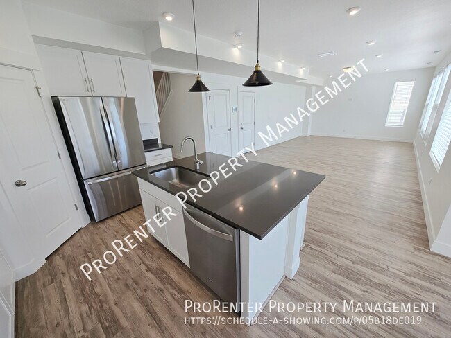 Building Photo - 3111 S Edgewater Cv