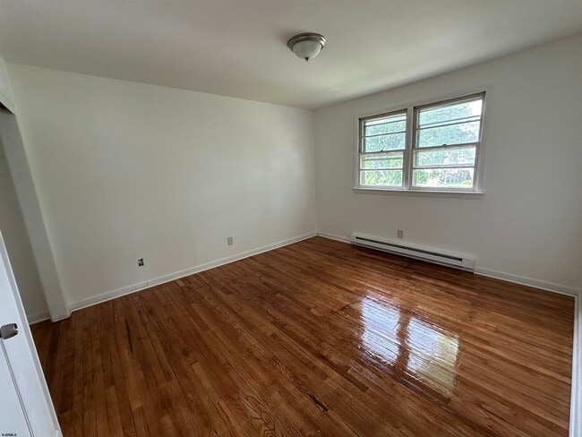 Building Photo - 1653 Beach Ave