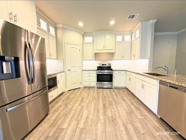 Building Photo - Modern 3-Bedroom Home with Office in The Greenways