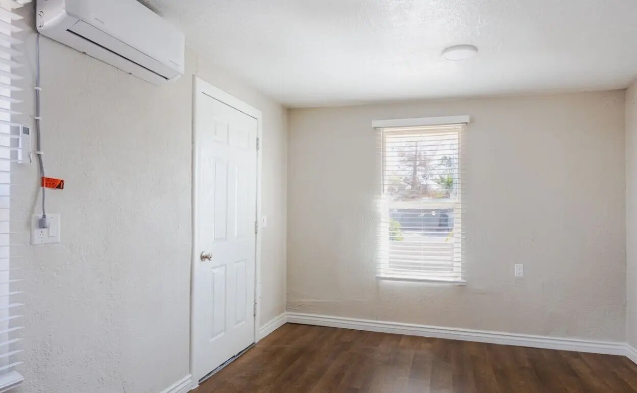 Building Photo - 809 N Arbor Ave