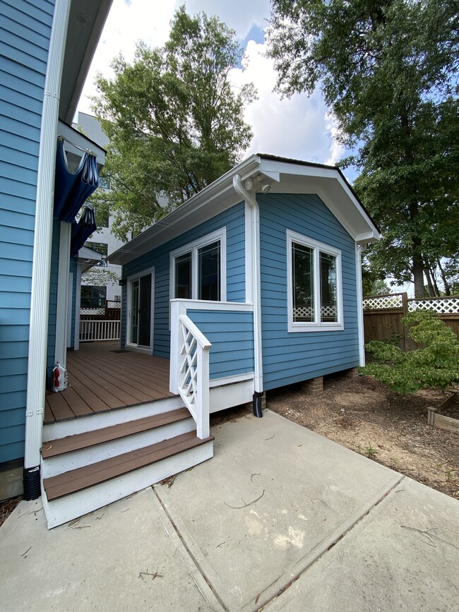 Building Photo - 305 Mallard Ave