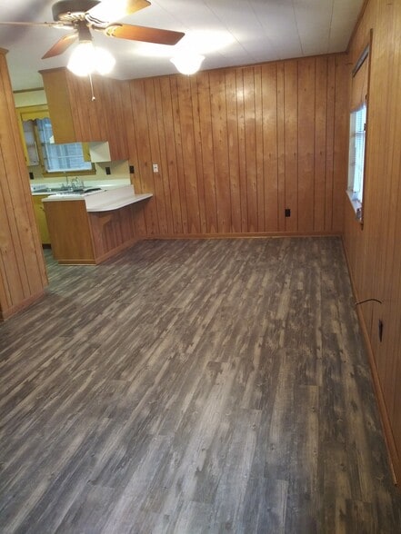 Living room/dining room - 509 Maxine Ave