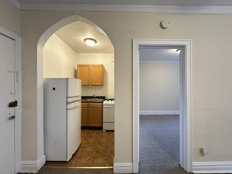 Building Photo - 4834 N Damen Ave