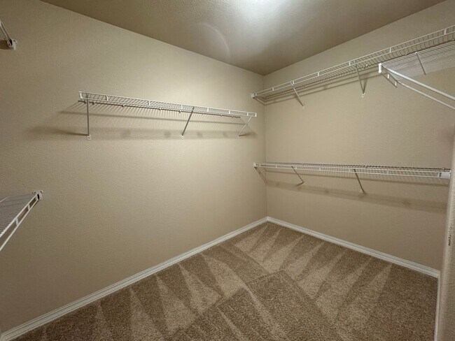 Building Photo - Everything you need! 3 bed/2.5 bath, 2-car garage