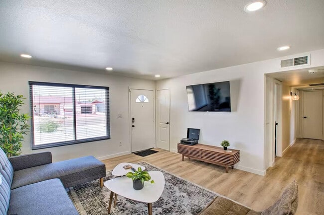 Building Photo - 1233 E Marny Rd