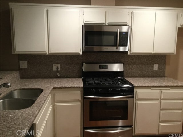 Building Photo - 2220 E Chapman Ave