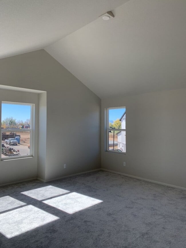 Building Photo - Exquisite 4 Bed 2.5 Bath Single Family Home with 3-car garage