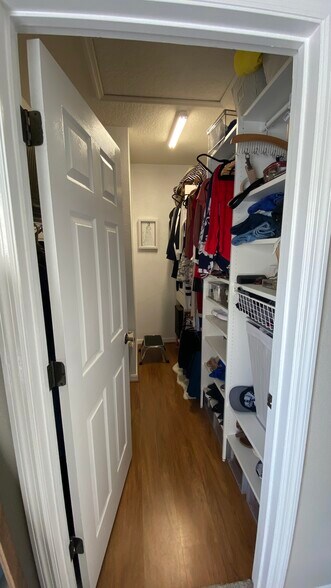Master closet - 408 Blue Bayou Ln