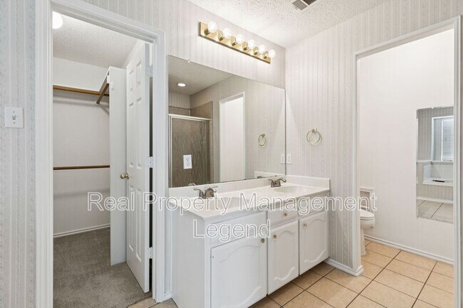 Building Photo - 10971 Castle Dr