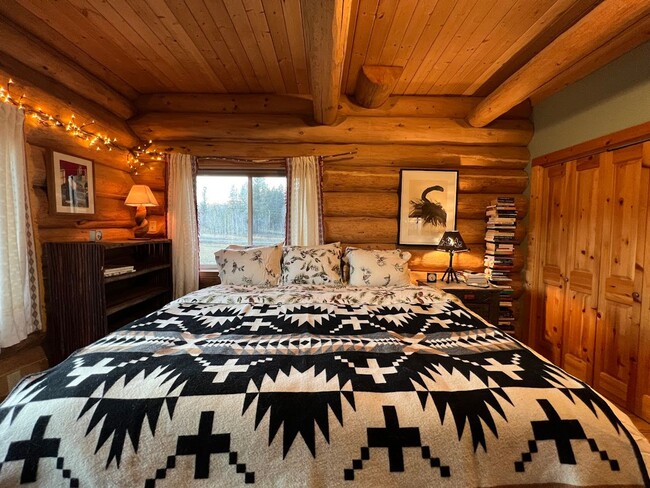 Building Photo - Fully Furnished Cabin with great views. Lo...